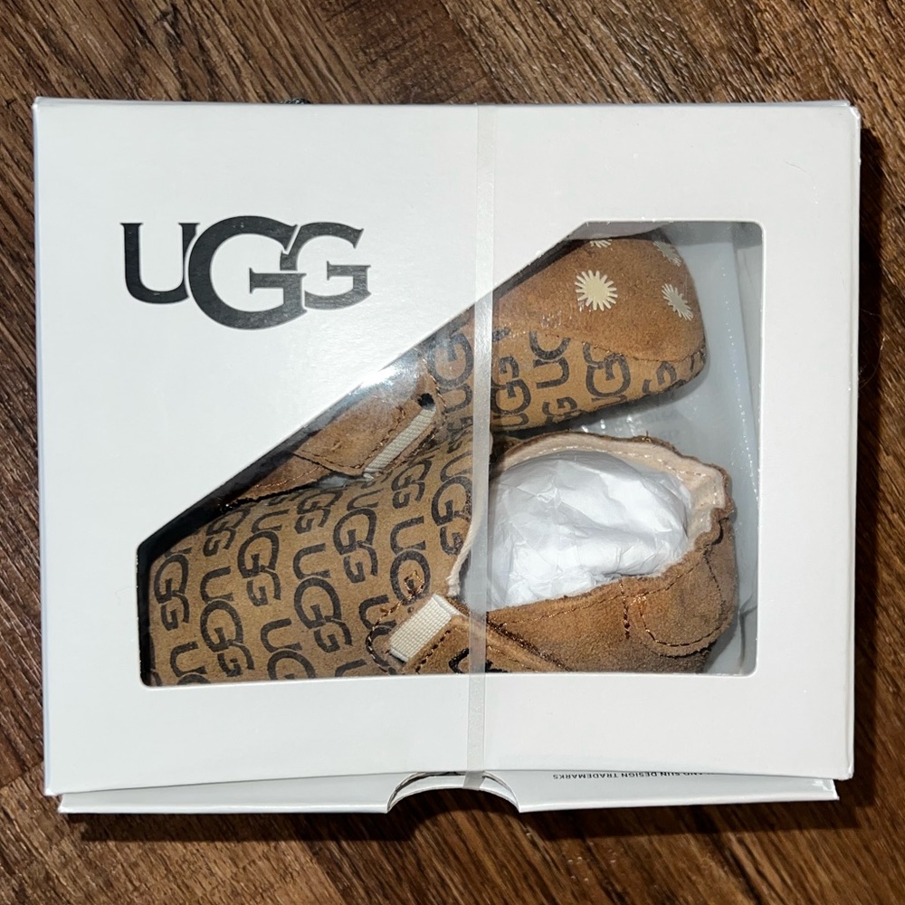 Ugg Baby Crib Bootie Moccasins sz 04/05
